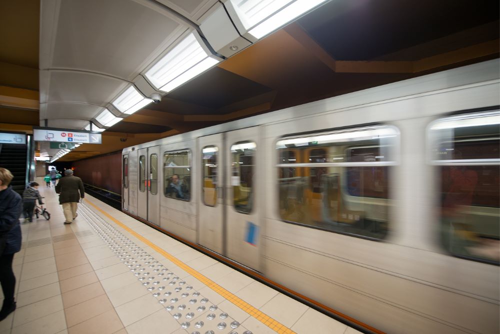 foto da estação do metrô em são paulo setin