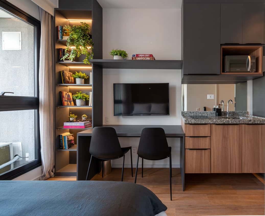 sala e cozinha integrada de um apartamento studio ou kitnet