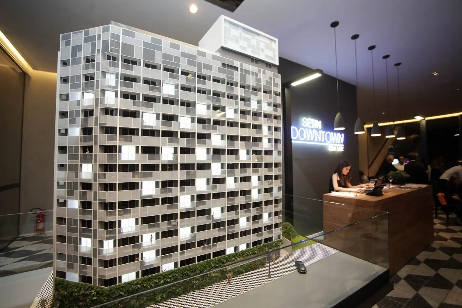 A imagem mostra a maquete do empreendimento imobiliário Setin Downtown.